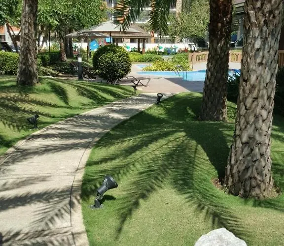 One Oasis Patio De Luna